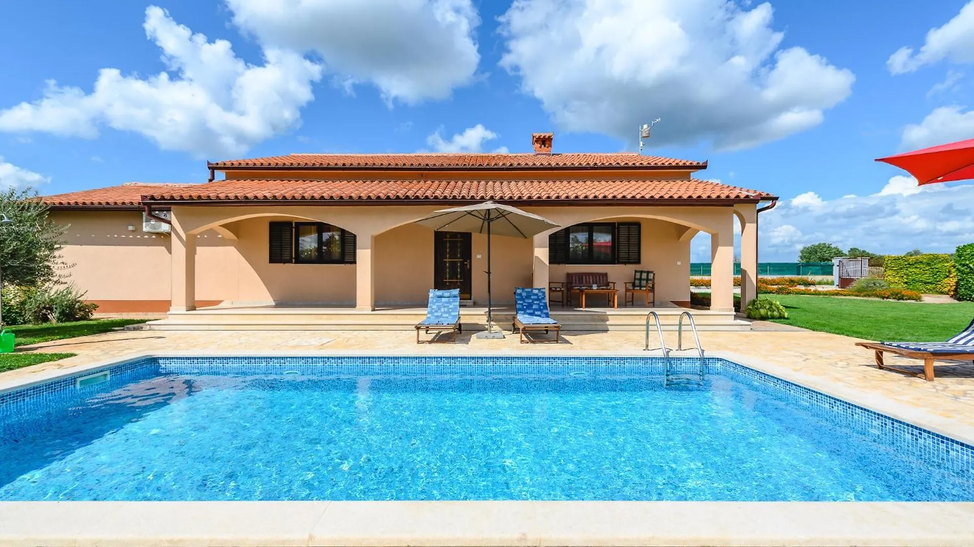 Tinjan Villa Monika